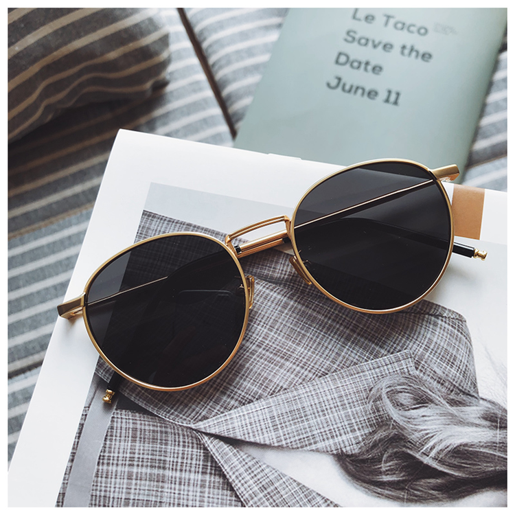 Women's summer UV protection polarized lenses sunglass. (ALAUDDIN)